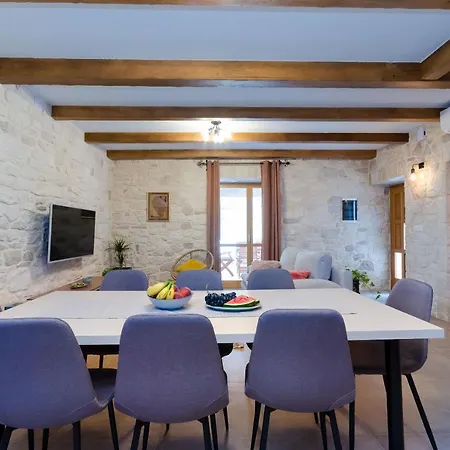 Histra Villa *