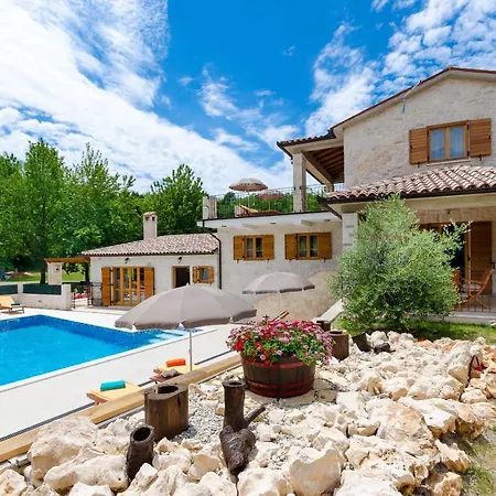 Histra Villa *